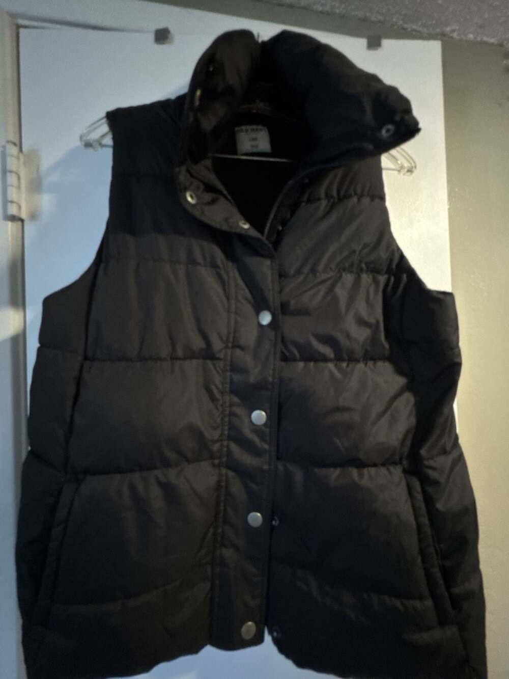 Old Navy Black Puffer Vest Size L